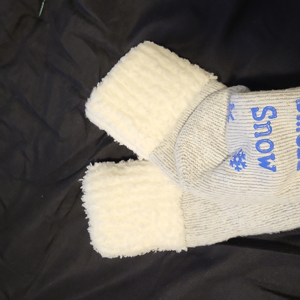 Christmas holiday fuzzy comfy socks - I smell snow - Picture 6 of 6